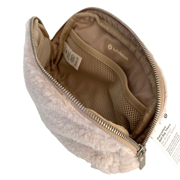 Lululemon Everywhere Belt Bag Fleece - Picture 3 of 8